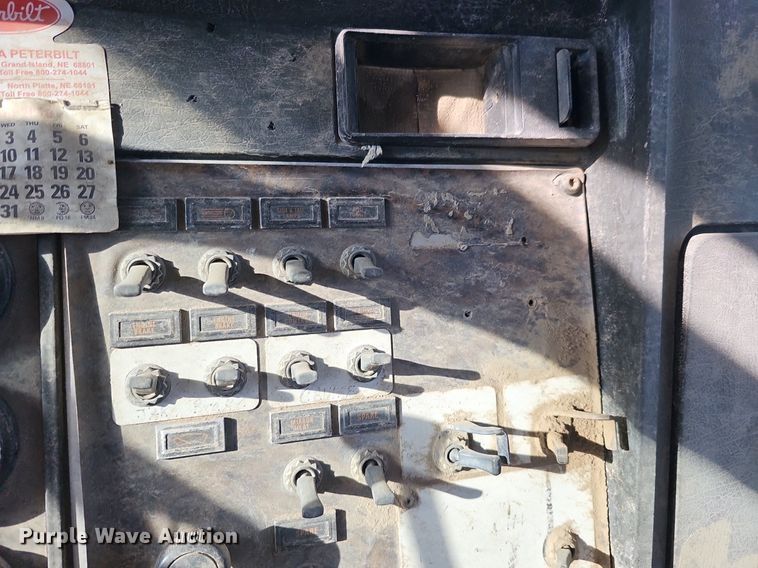 image for item DK0628 1992 Kenworth truck cab and chassis