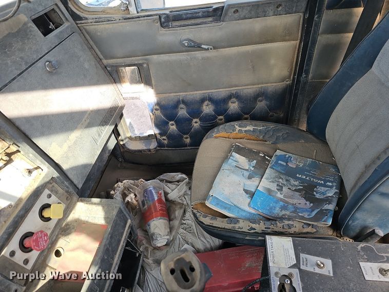 image for item DK0628 1992 Kenworth truck cab and chassis