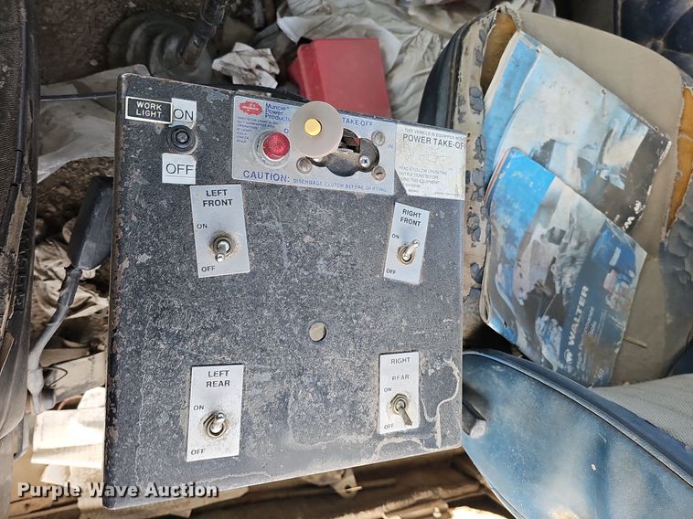 image for item DK0628 1992 Kenworth truck cab and chassis