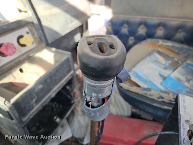 image for item DK0628 1992 Kenworth truck cab and chassis