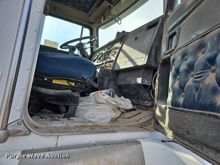 image for item DK0628 1992 Kenworth truck cab and chassis