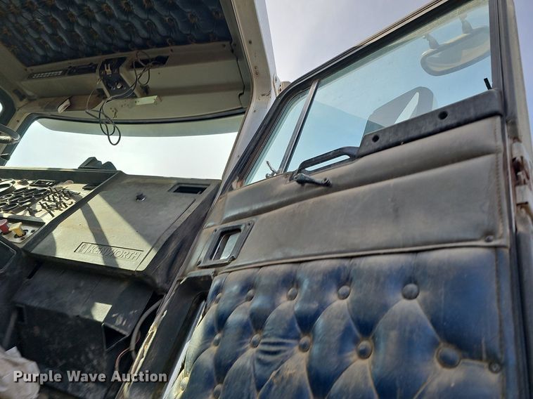 image for item DK0628 1992 Kenworth truck cab and chassis