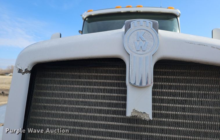 image for item DK0628 1992 Kenworth truck cab and chassis