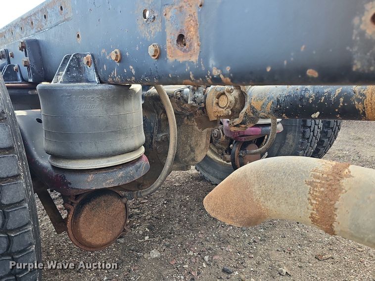 image for item DK0628 1992 Kenworth truck cab and chassis