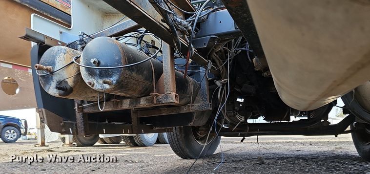 image for item DK0628 1992 Kenworth truck cab and chassis