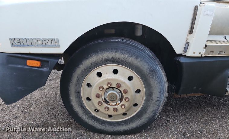 image for item DK0628 1992 Kenworth truck cab and chassis