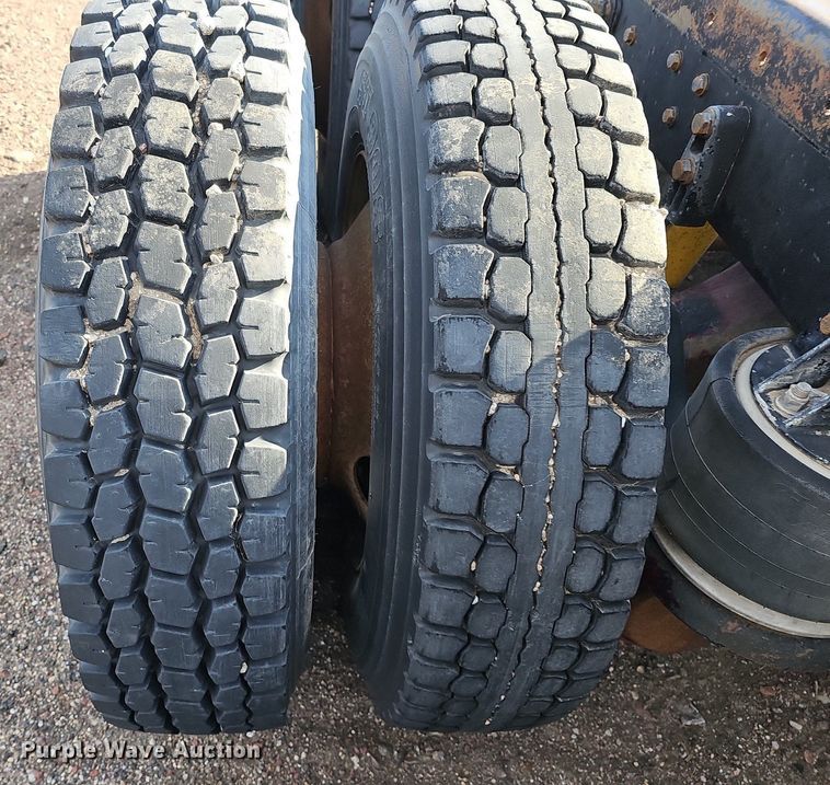 image for item DK0628 1992 Kenworth truck cab and chassis