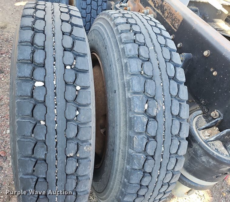 image for item DK0628 1992 Kenworth truck cab and chassis