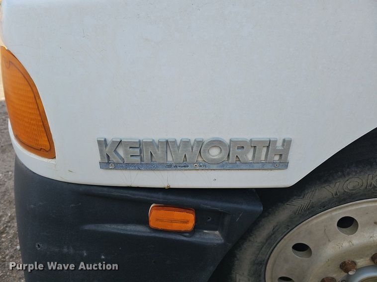 image for item DK0628 1992 Kenworth truck cab and chassis