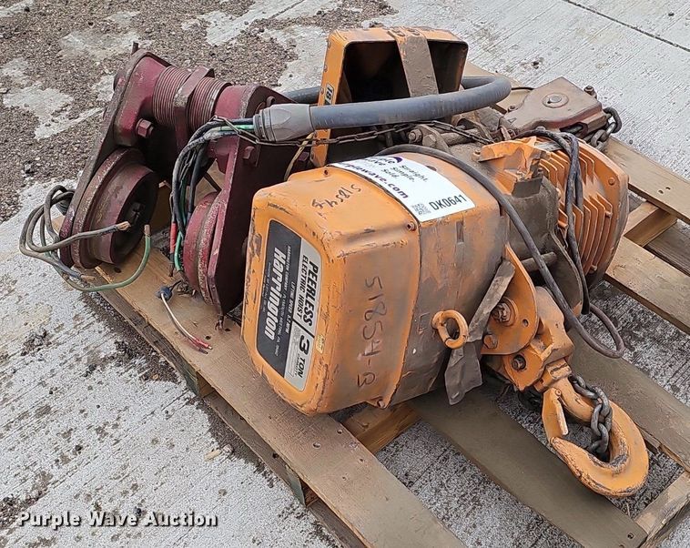 image for item DK0641 Harrington ES2-471 3 ton chain hoist