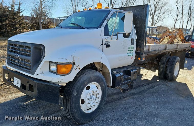 image for item DK0655 2000 Ford F750 Super Duty flatbed truck