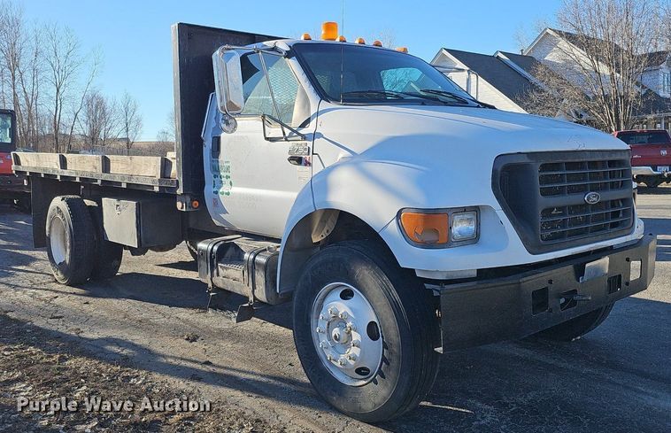 image for item DK0655 2000 Ford F750 Super Duty flatbed truck