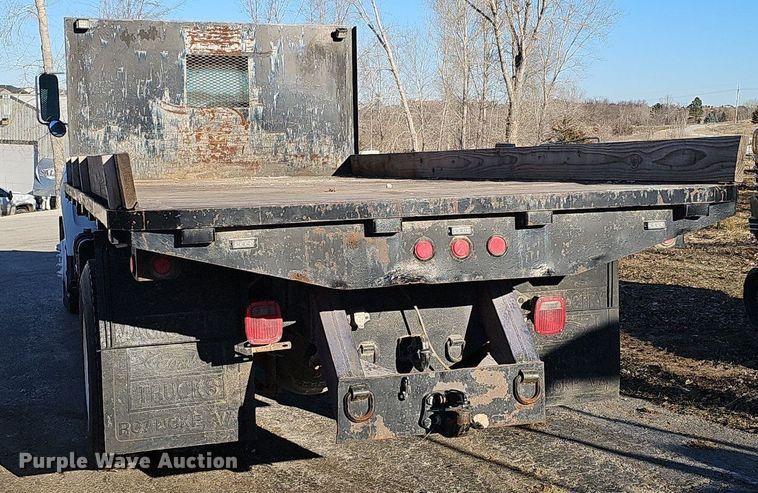 image for item DK0655 2000 Ford F750 Super Duty flatbed truck