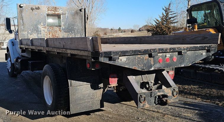 image for item DK0655 2000 Ford F750 Super Duty flatbed truck
