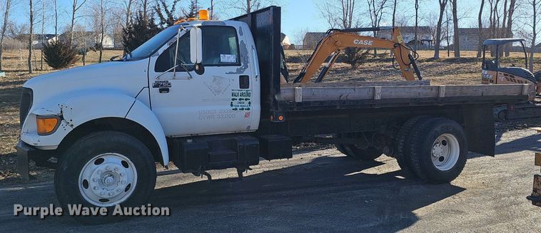 image for item DK0655 2000 Ford F750 Super Duty flatbed truck