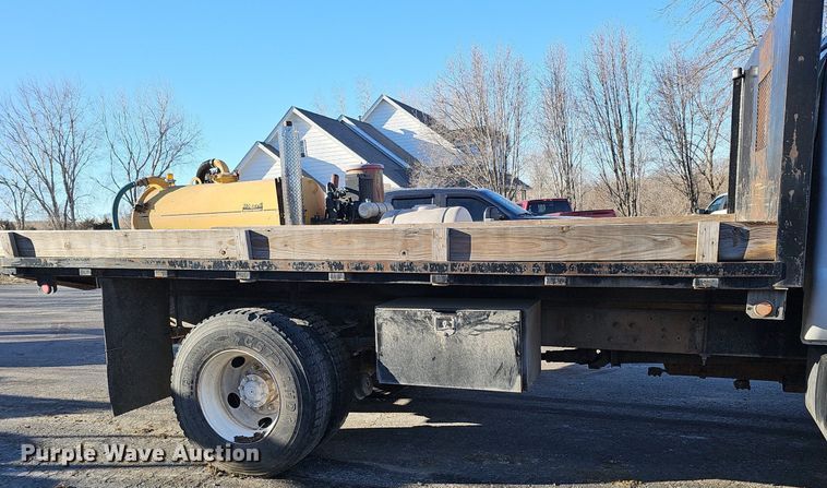 image for item DK0655 2000 Ford F750 Super Duty flatbed truck