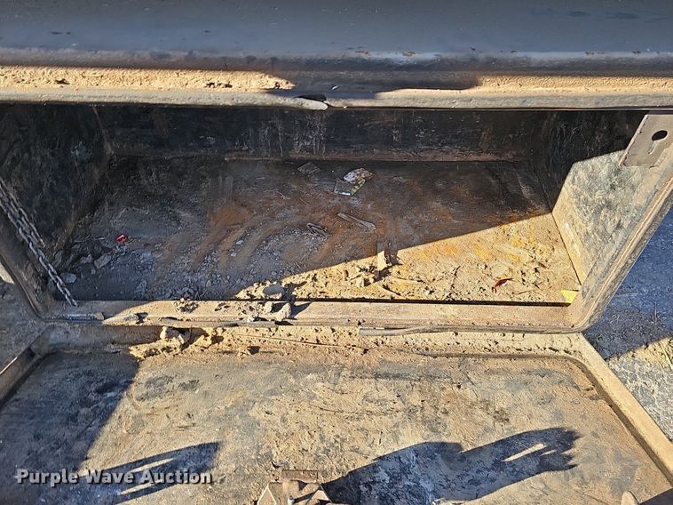 image for item DK0655 2000 Ford F750 Super Duty flatbed truck