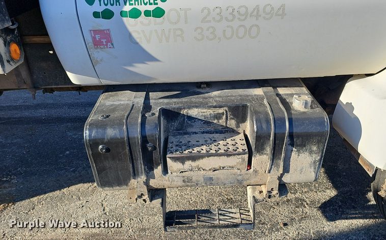 image for item DK0655 2000 Ford F750 Super Duty flatbed truck