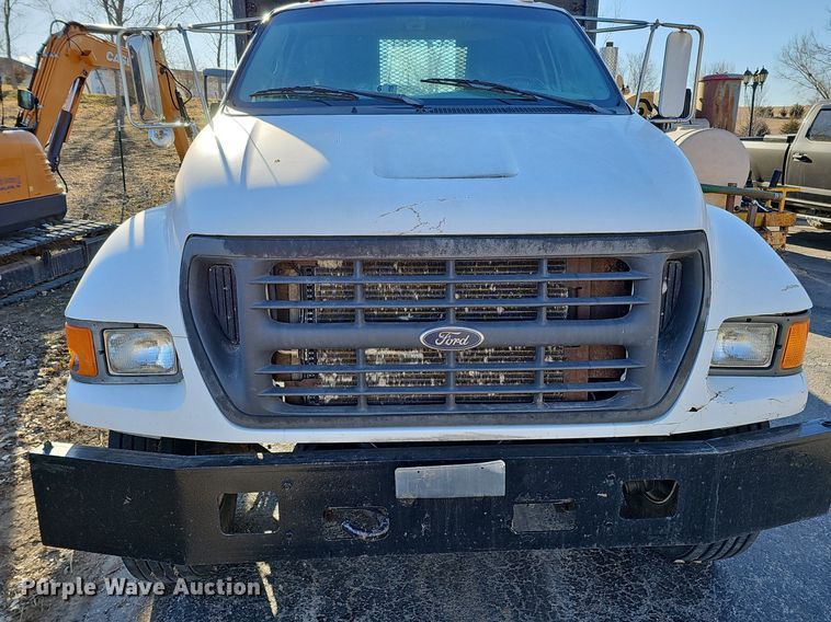 image for item DK0655 2000 Ford F750 Super Duty flatbed truck