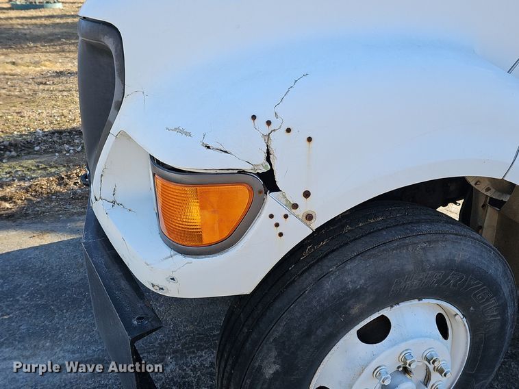 image for item DK0655 2000 Ford F750 Super Duty flatbed truck