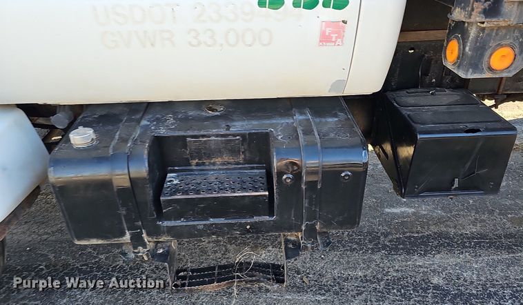 image for item DK0655 2000 Ford F750 Super Duty flatbed truck