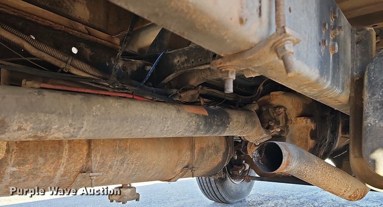 image for item DK0655 2000 Ford F750 Super Duty flatbed truck