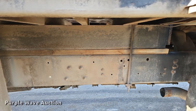 image for item DK0655 2000 Ford F750 Super Duty flatbed truck