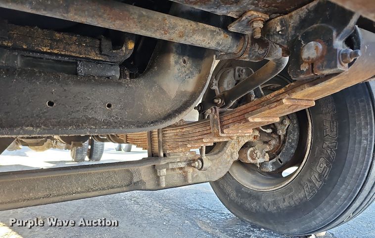 image for item DK0655 2000 Ford F750 Super Duty flatbed truck