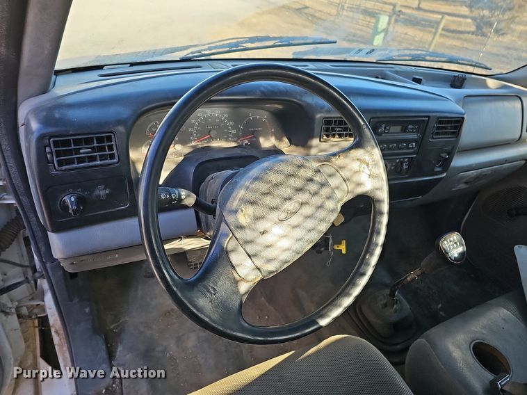 image for item DK0655 2000 Ford F750 Super Duty flatbed truck