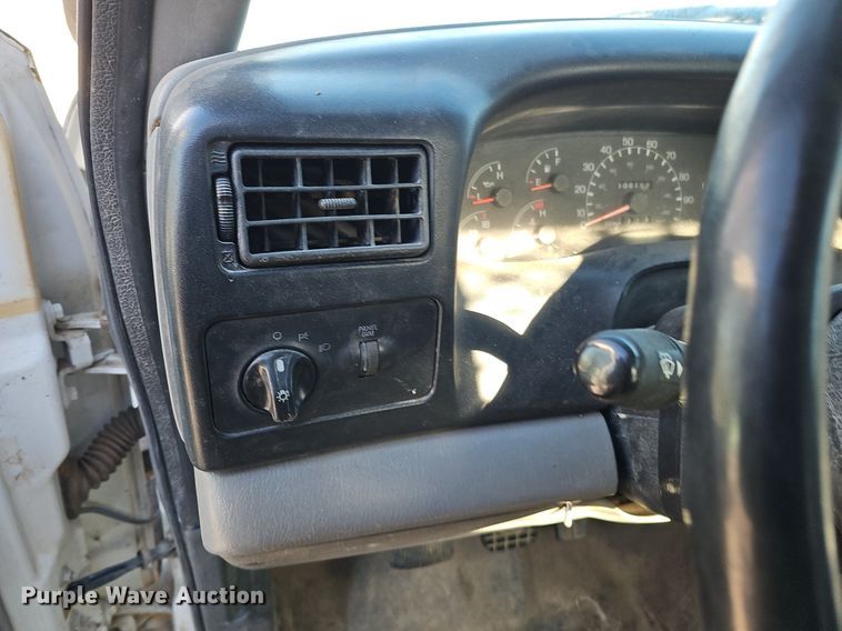 image for item DK0655 2000 Ford F750 Super Duty flatbed truck