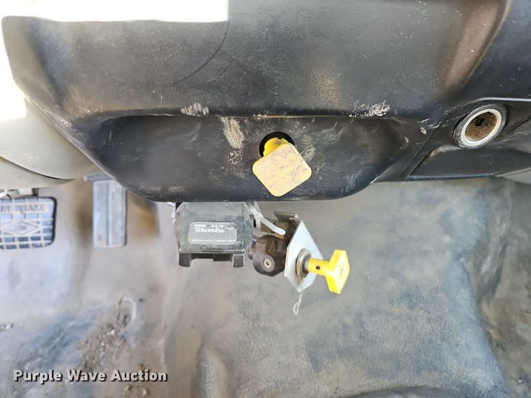 image for item DK0655 2000 Ford F750 Super Duty flatbed truck