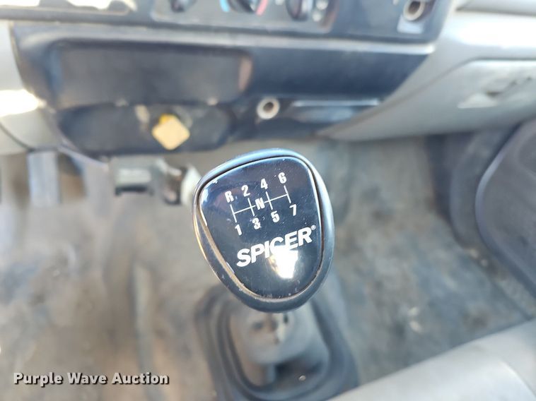 image for item DK0655 2000 Ford F750 Super Duty flatbed truck