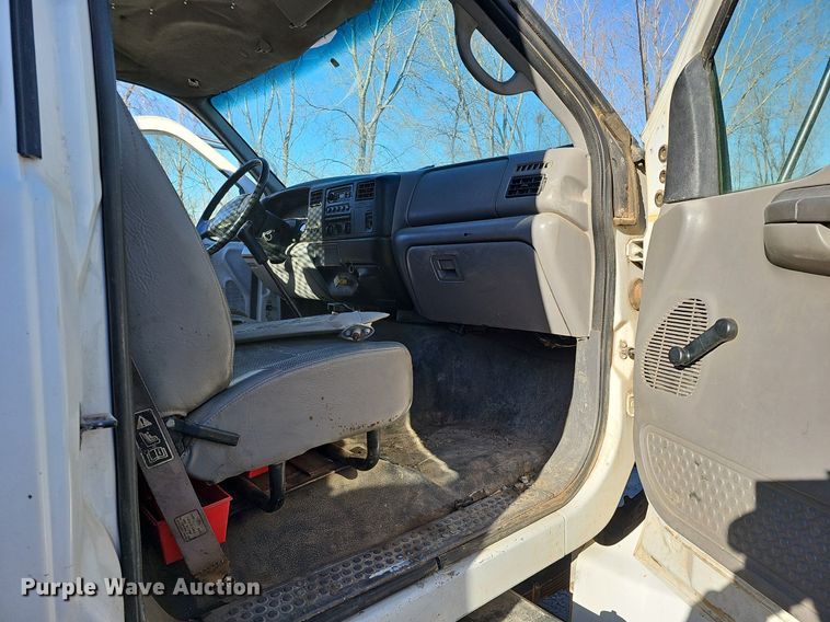 image for item DK0655 2000 Ford F750 Super Duty flatbed truck