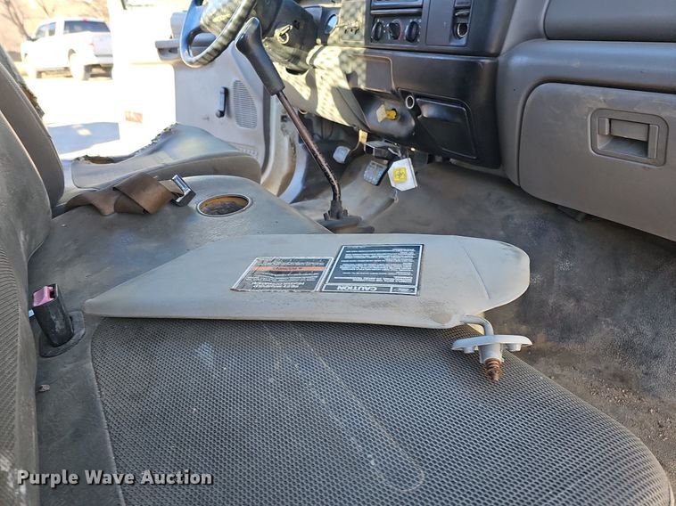 image for item DK0655 2000 Ford F750 Super Duty flatbed truck