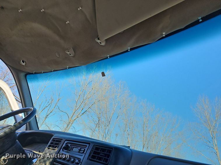 image for item DK0655 2000 Ford F750 Super Duty flatbed truck