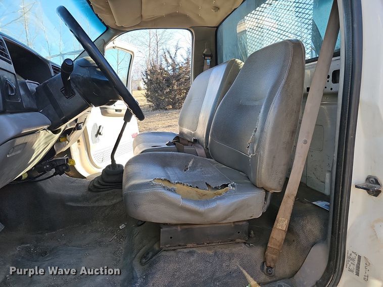 image for item DK0655 2000 Ford F750 Super Duty flatbed truck