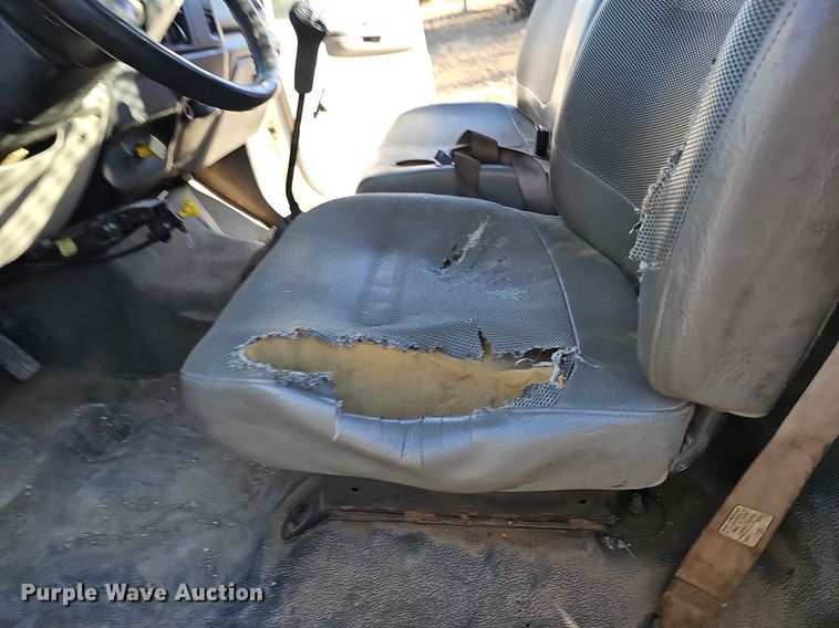 image for item DK0655 2000 Ford F750 Super Duty flatbed truck