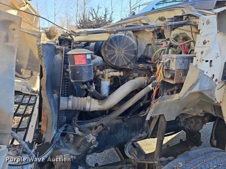 image for item DK0655 2000 Ford F750 Super Duty flatbed truck