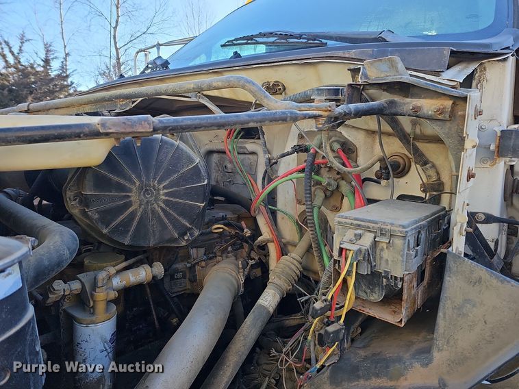 image for item DK0655 2000 Ford F750 Super Duty flatbed truck