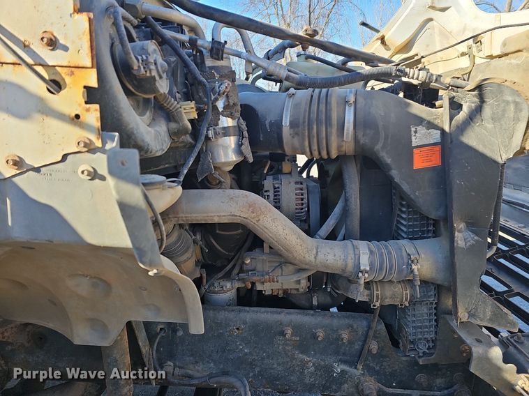 image for item DK0655 2000 Ford F750 Super Duty flatbed truck