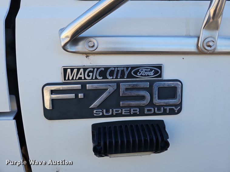 image for item DK0655 2000 Ford F750 Super Duty flatbed truck