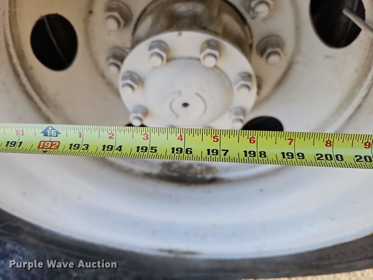 image for item DK0655 2000 Ford F750 Super Duty flatbed truck