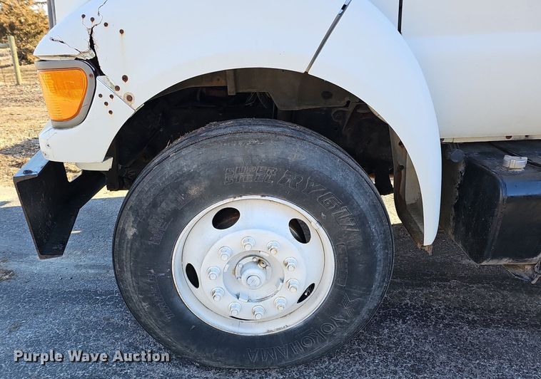 image for item DK0655 2000 Ford F750 Super Duty flatbed truck