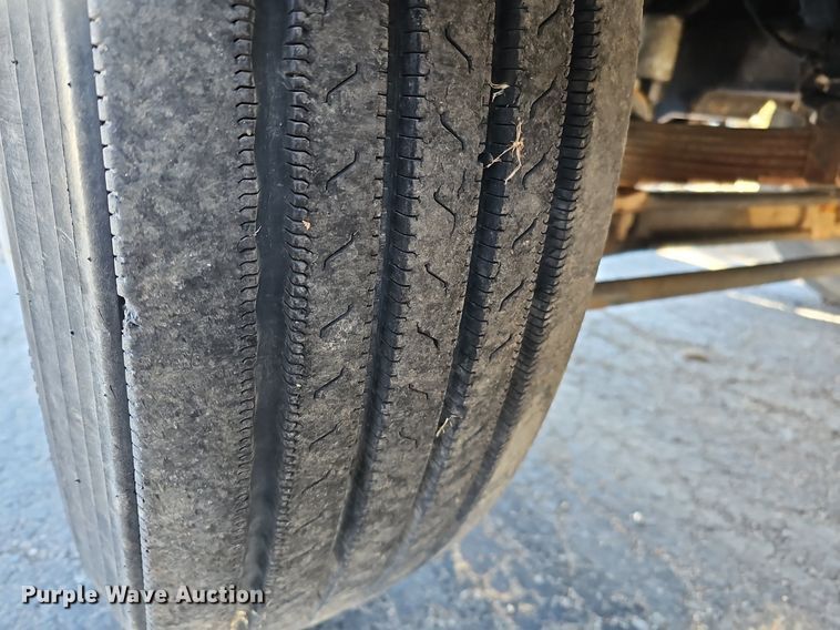 image for item DK0655 2000 Ford F750 Super Duty flatbed truck