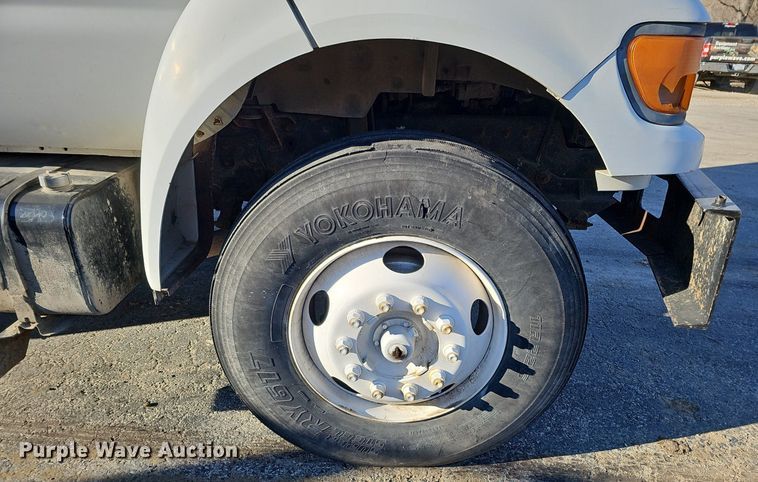 image for item DK0655 2000 Ford F750 Super Duty flatbed truck