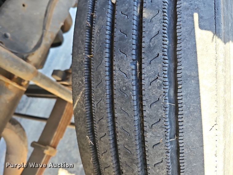 image for item DK0655 2000 Ford F750 Super Duty flatbed truck