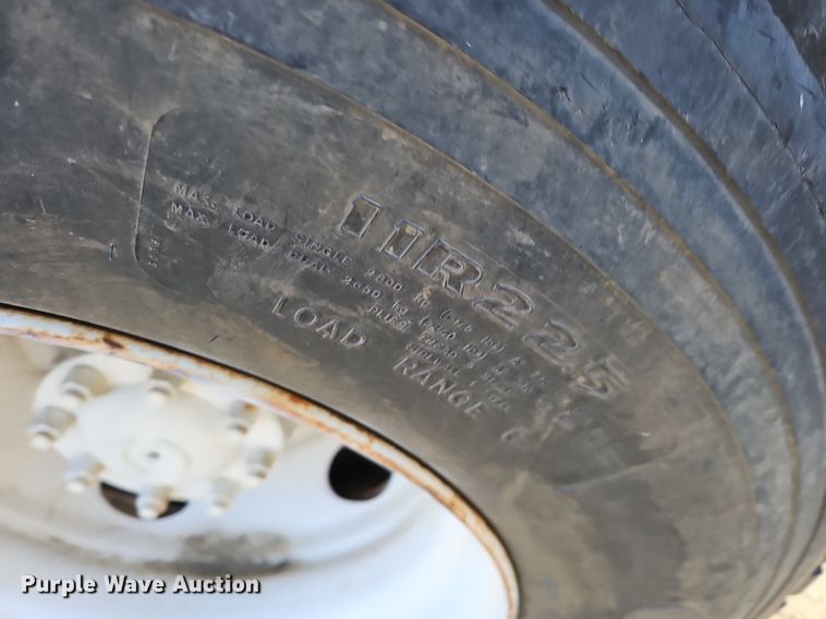 image for item DK0655 2000 Ford F750 Super Duty flatbed truck