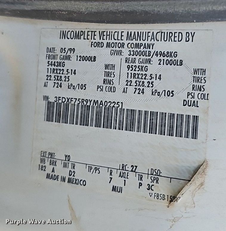 image for item DK0655 2000 Ford F750 Super Duty flatbed truck