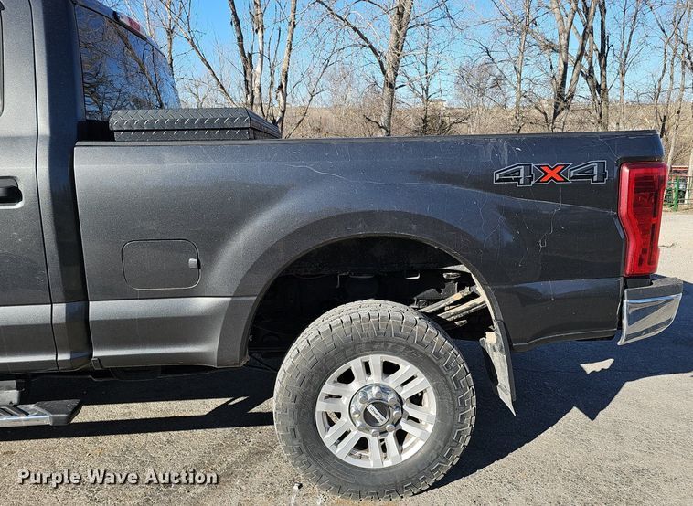 image for item DK0658 2017 Ford F250 Super Duty Crew Cab pickup truck