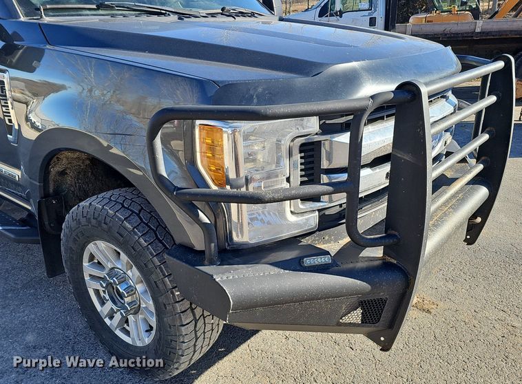 image for item DK0658 2017 Ford F250 Super Duty Crew Cab pickup truck